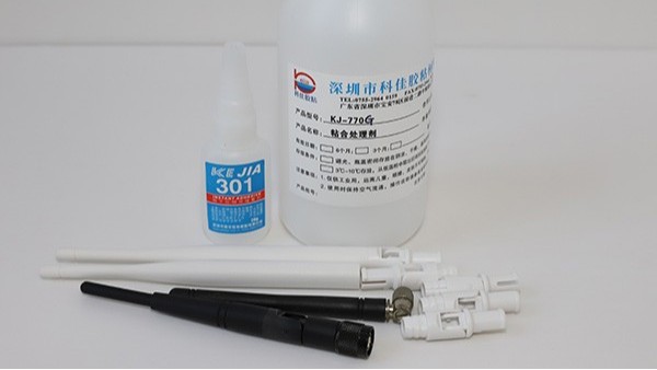 塑料粘鐵用什麽膠水粘可以快速固化？