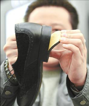 矽膠粘塑料脫膠