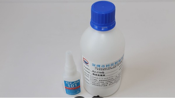 塑料怎麽粘（zhān）金屬（shǔ），用什麽膠水粘（zhān）得比較牢固？