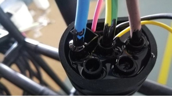 用什麽膠水（shuǐ）才能防護汽車（chē）充電部件？