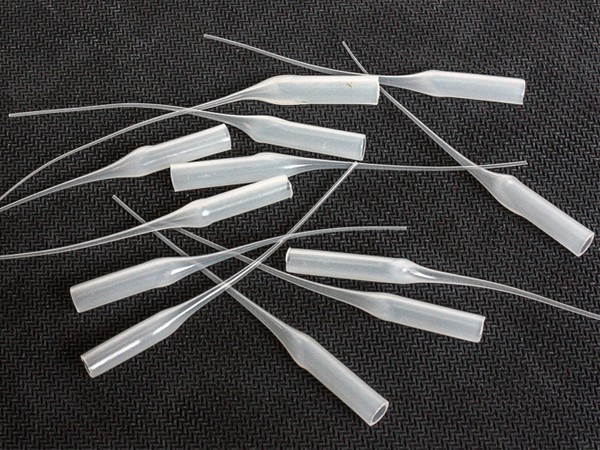 點膠膠（jiāo）管老鼠尾