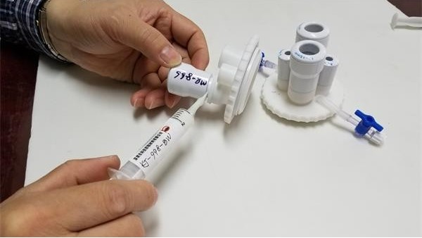 KJ-998-8W矽膠粘ABS應用案例