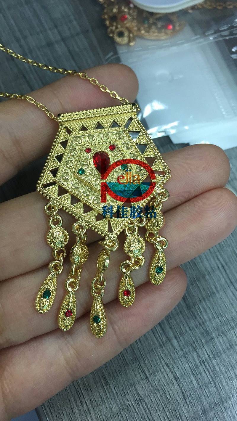 塑料與金屬粘（zhān）接寶石（shí）案例