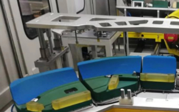 振動摩擦焊接模具膠（jiāo）水