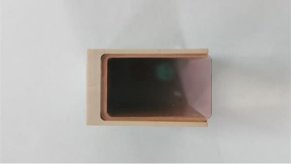 PEEK粘玻（bō）璃uv膠（jiāo）應（yīng）用案例-深圳科（kē）佳uv膠水