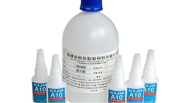塑料用什（shí）麽膠水？快幹膠粘塑料有哪些優勢