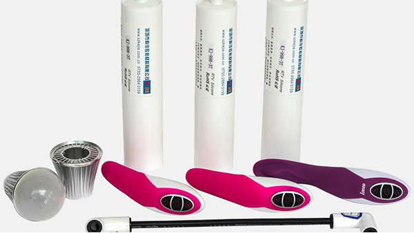 矽膠和abs使（shǐ）用什麽膠水？