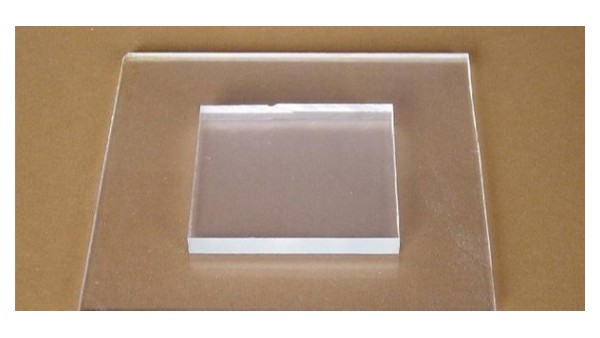 PC粘玻璃選擇合適（shì）的膠水至關重要-粘（zhān）塑料與玻璃膠水