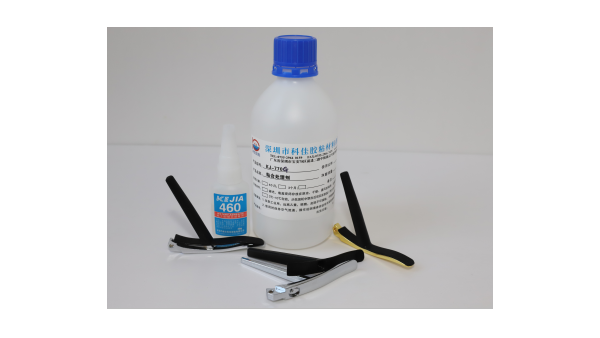 塑料件粘接不發白用什麽膠水比較合適（shì）？